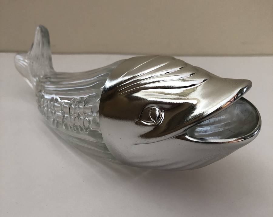 RARE VINTAGE NUSS WAL (NUT WHALE) GERMAN GLASS FISH NUT DISPENSER IN EXCELLENT CONDITION