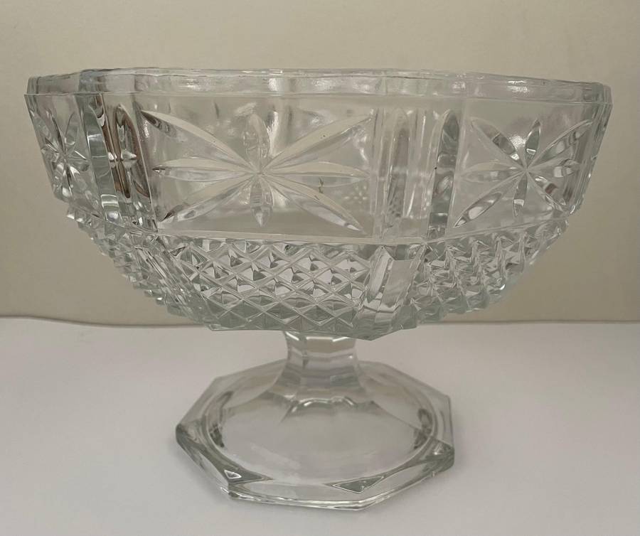 STUNNING CUT GLASS CENTRE PIECE