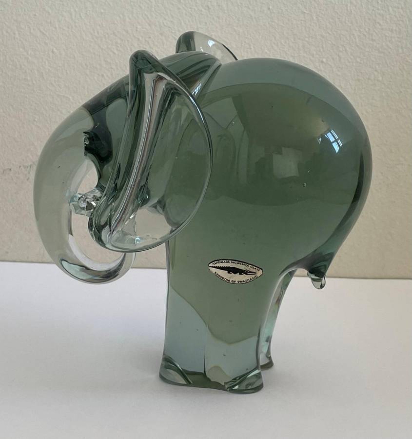 HANDMADE NGWENYA GLASS KINGDOM OF SWAZILAND - ELEPHANT 17CM - WITH ORIGINAL LABEL ATTACHED
