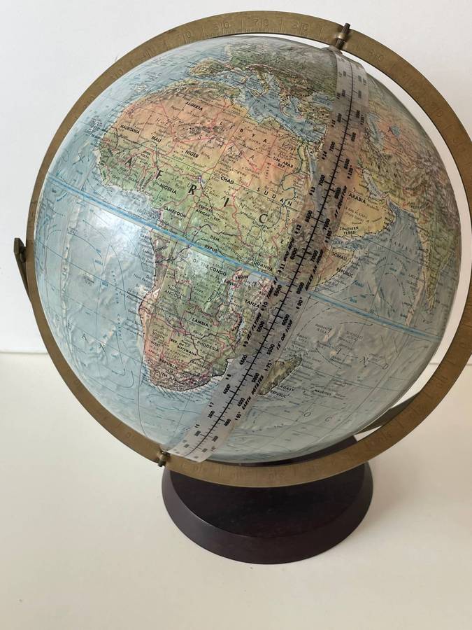 VINTAGE READERS DIGEST WORLD GLOBE AND READERS DIGEST ATLAS OF THE WORLD