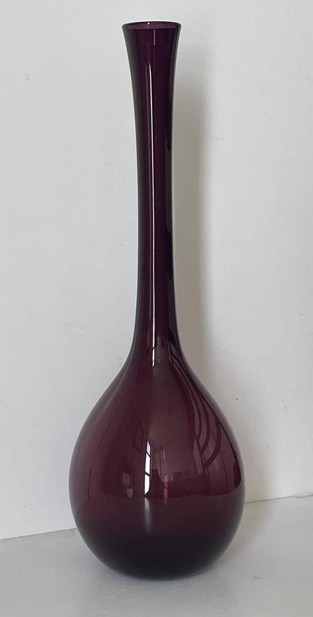 CRIMSON MID CENTURY SWEDISH SCANDINAVIAN DISPLAY VASE 25CM