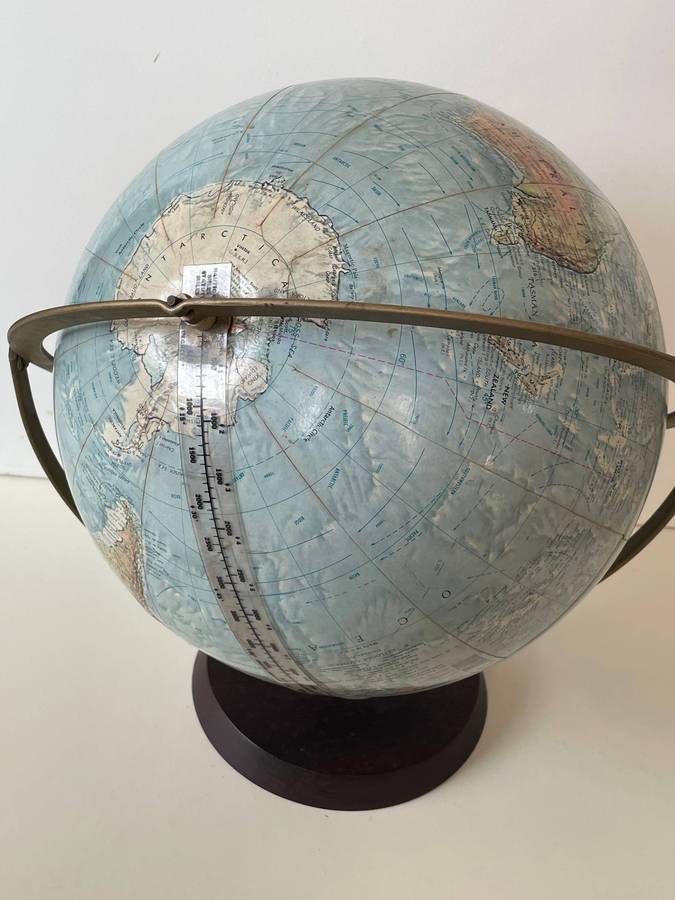 VINTAGE READERS DIGEST WORLD GLOBE AND READERS DIGEST ATLAS OF THE WORLD