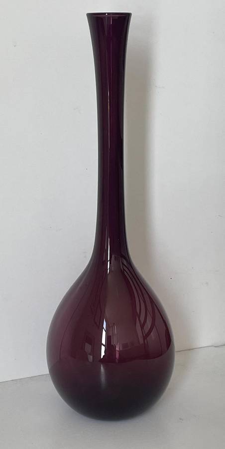 CRIMSON MID CENTURY SWEDISH SCANDINAVIAN DISPLAY VASE 25CM