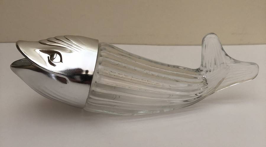 RARE VINTAGE NUSS WAL (NUT WHALE) GERMAN GLASS FISH NUT DISPENSER IN EXCELLENT CONDITION