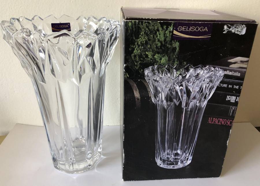 DELISOGA VASE WITH ORIGINAL LABEL AND BOX IN IMMACULATE CONDITION