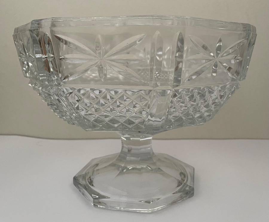 STUNNING CUT GLASS CENTRE PIECE