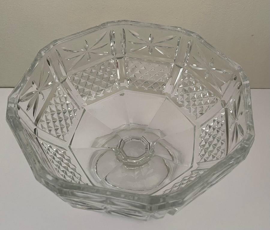 STUNNING CUT GLASS CENTRE PIECE