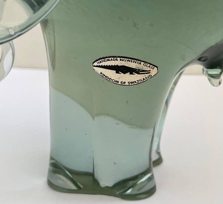 HANDMADE NGWENYA GLASS KINGDOM OF SWAZILAND - ELEPHANT 17CM - WITH ORIGINAL LABEL ATTACHED