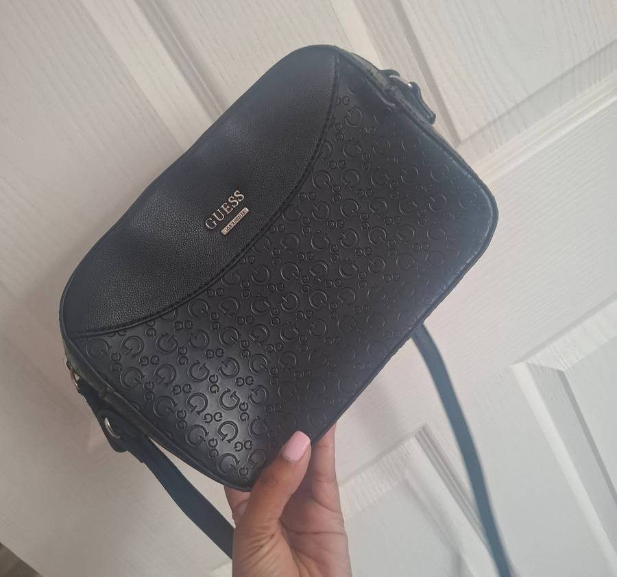 Guess Black Crossbody Bag in great condition ...no flaws