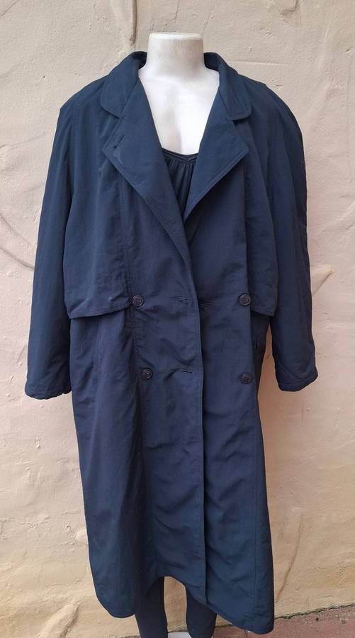 Beautiful trench coat....2xl