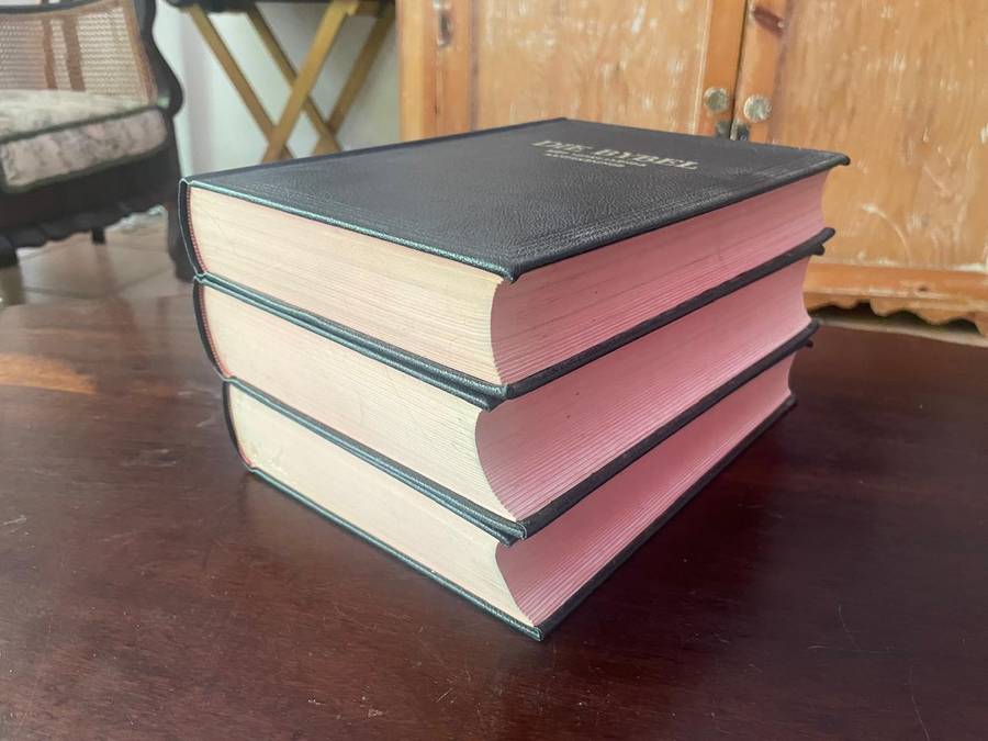 BYBEL MET VERKLARENDE AANTEKENINGE  3 VOLUMES