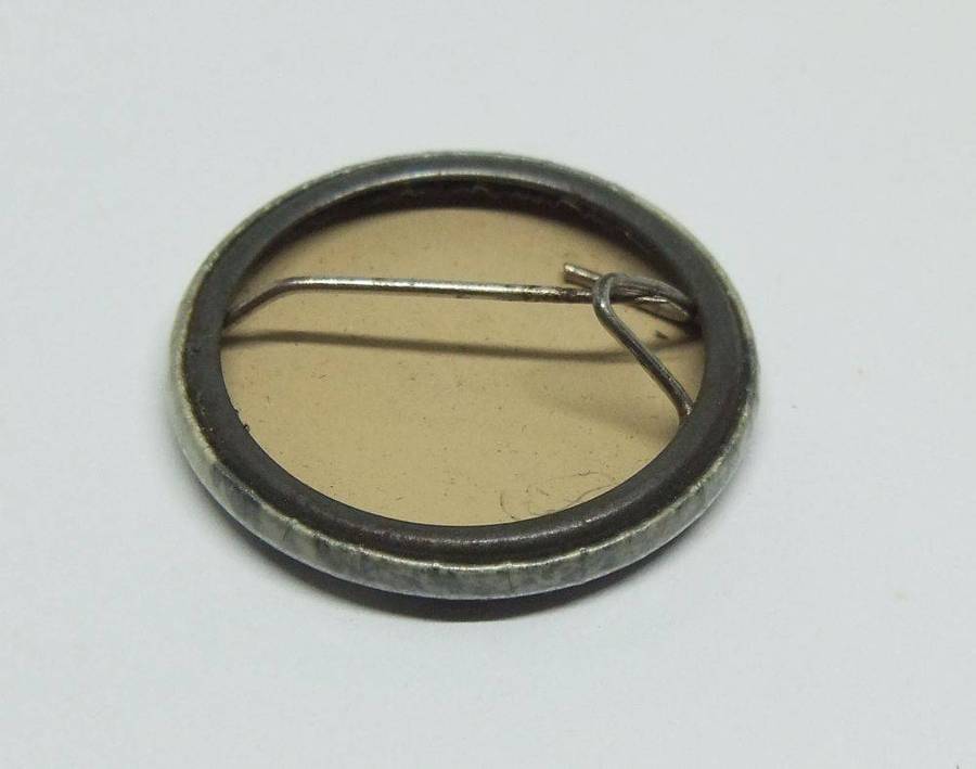 UNDER R100 - Collectable - Vintage Voortrekker monument pin badge