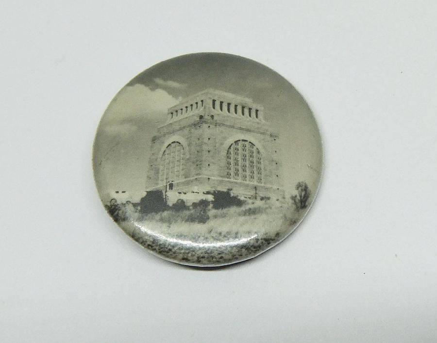 UNDER R100 - Collectable - Vintage Voortrekker monument pin badge