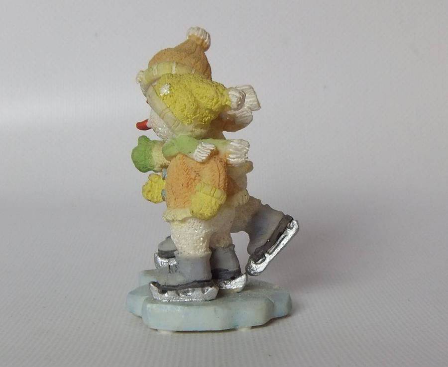 UNDER R100 - Collectable - A vintage figure of ice skaters by Russ Berrie entitled Frost Smitten