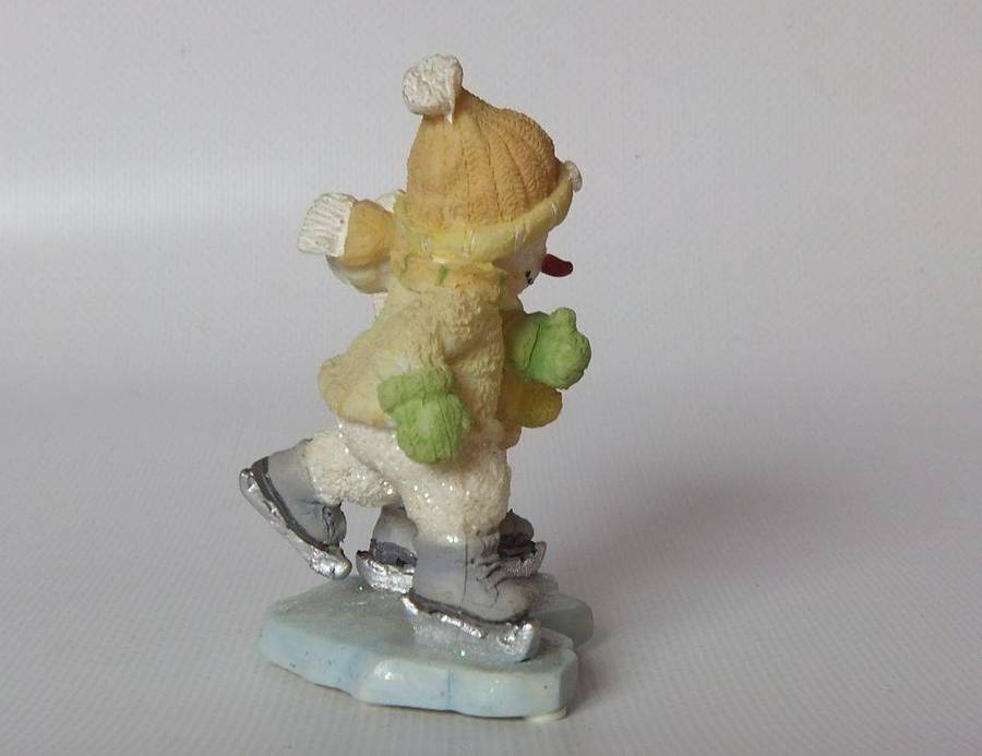 UNDER R100 - Collectable - A vintage figure of ice skaters by Russ Berrie entitled Frost Smitten