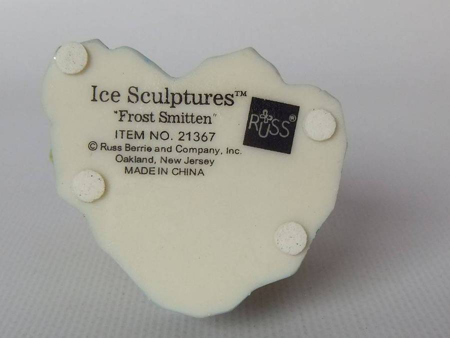 UNDER R100 - Collectable - A vintage figure of ice skaters by Russ Berrie entitled Frost Smitten