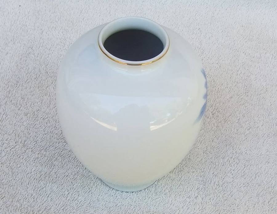 A signed vintage Japanese Fukagawa Seiji  porcelain vase with peony motif