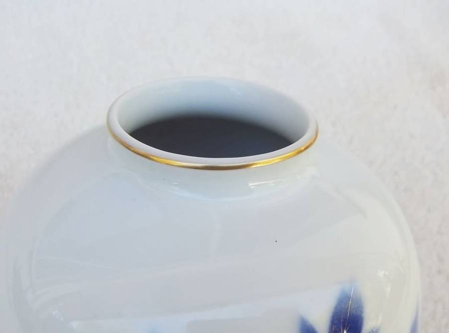 A signed vintage Japanese Fukagawa Seiji  porcelain vase with peony motif