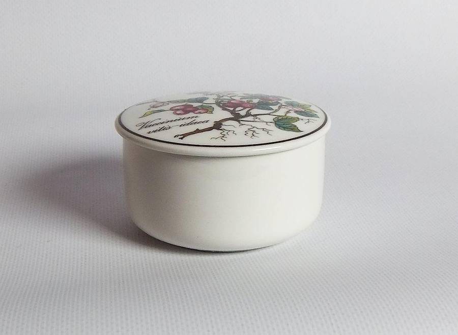 A vintage porcelain trinket box by Villeroy & Boch , Luxembourg