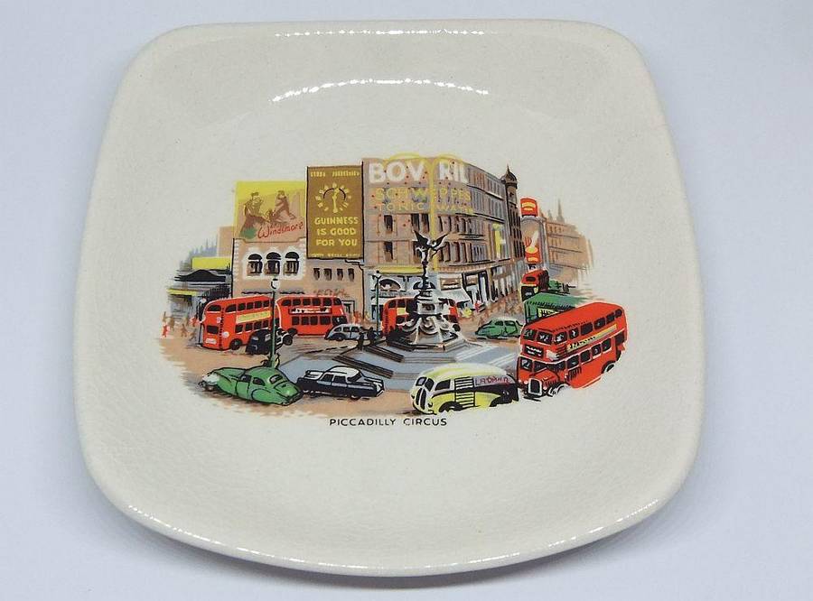 UNDER R100 - Vintage porcelain pin tray / dish - Piccadilly Circus by Wade