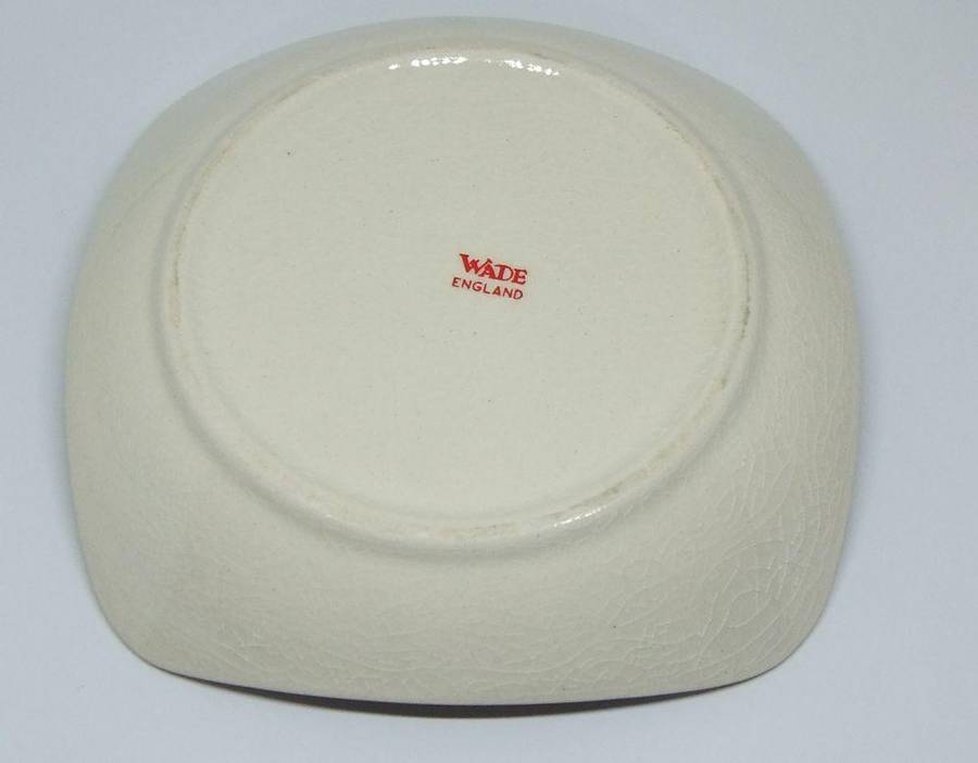 UNDER R100 - Vintage porcelain pin tray / dish - Piccadilly Circus by Wade