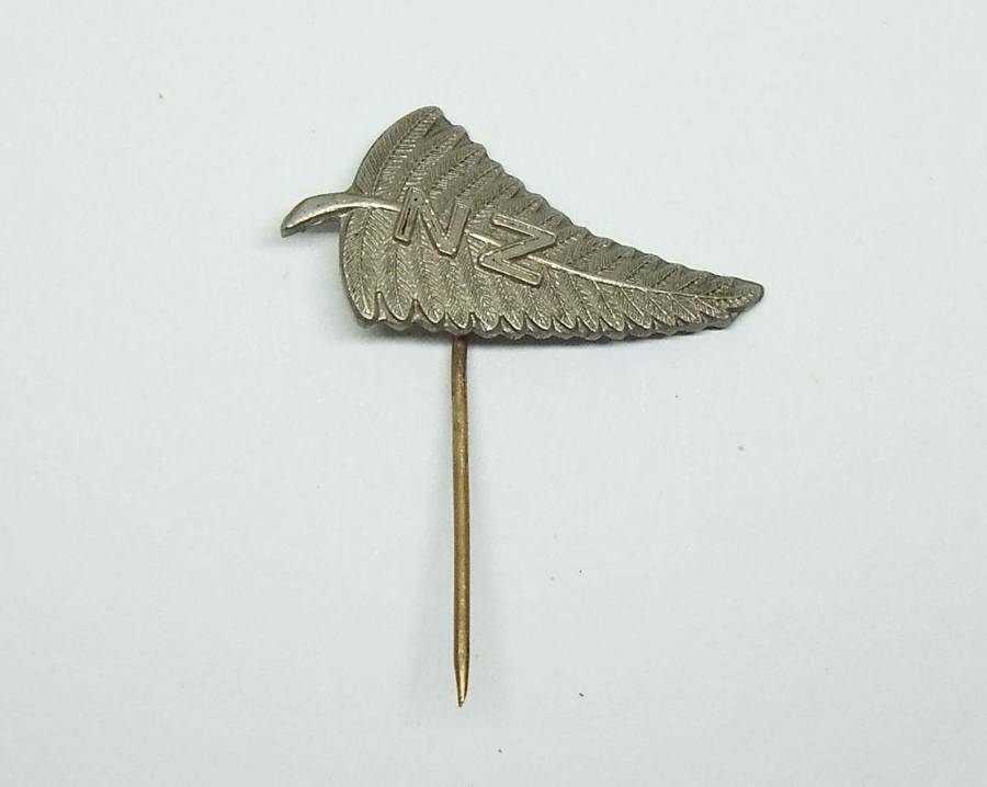 UNDER R100 - Collectable - Vintage New Zealand Rugby tour lapel pin