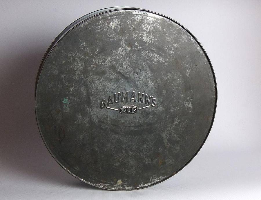 UNDER R100 - Vintage tin - Baumanns biscuits