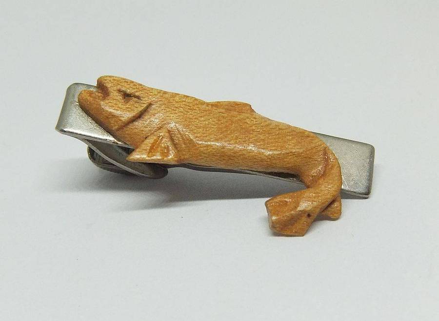 UNDER R100 - Collectable - Vintage tie pin - Carved wood fish