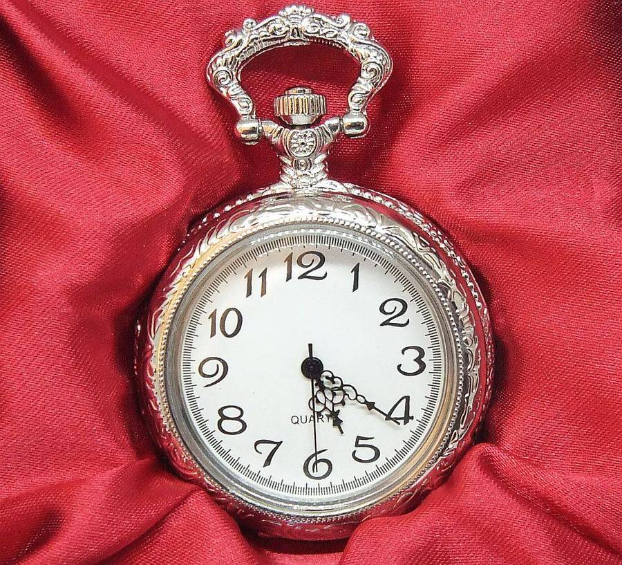 A "Louis XIV" quartz pocket watch from the Classic Pocketwatches collection