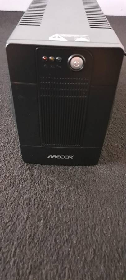 Mecer 2000VA (2000VA/1200W) Line Interactive/Off-Line UPS - Black