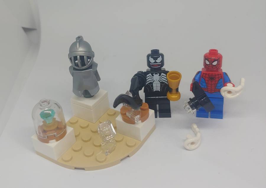 LEGO SPIDERMAN AND VENOM WITH INSTRUCTIONS IN ZIPLOCK BAG
