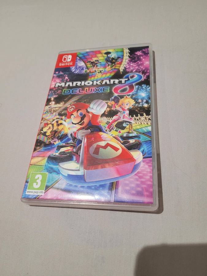 Mario Cart 8 Deluxe (Nintendo Switch)