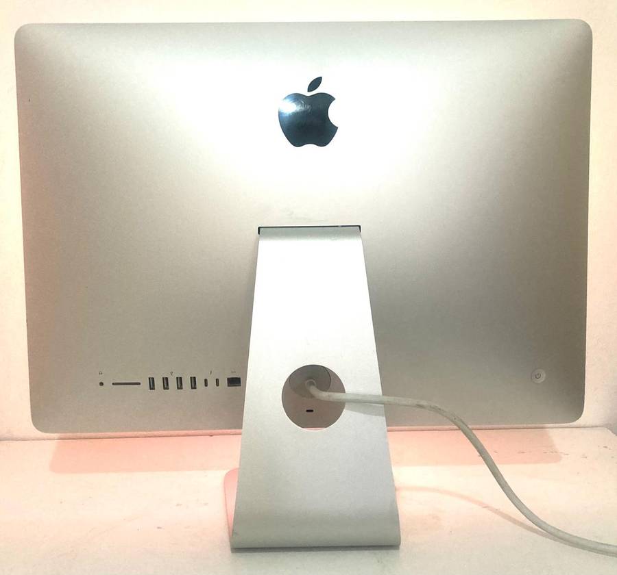 Apple IMac 2017 21.5 Inch I5 8gb 1tb Hdd Intel Iris Plus Graphics 640/Apple Magic Mouse & Keyboard