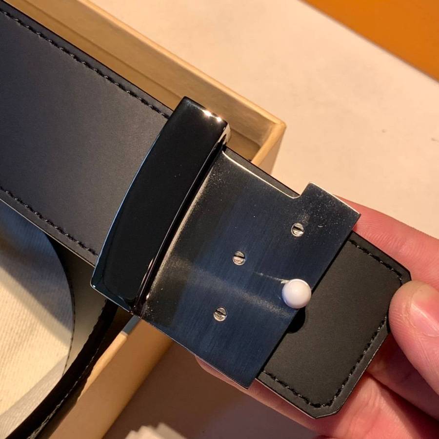 Louis Vuitton Men's Belt