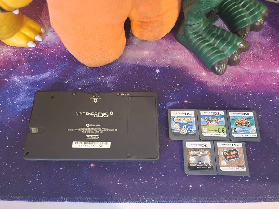 Nintendo DSi + 5 Games (Pre-owned)