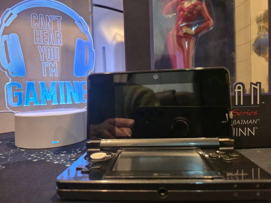 Nintendo 3DS Cosmo Black, 32GB SD Card, Custom Firmware