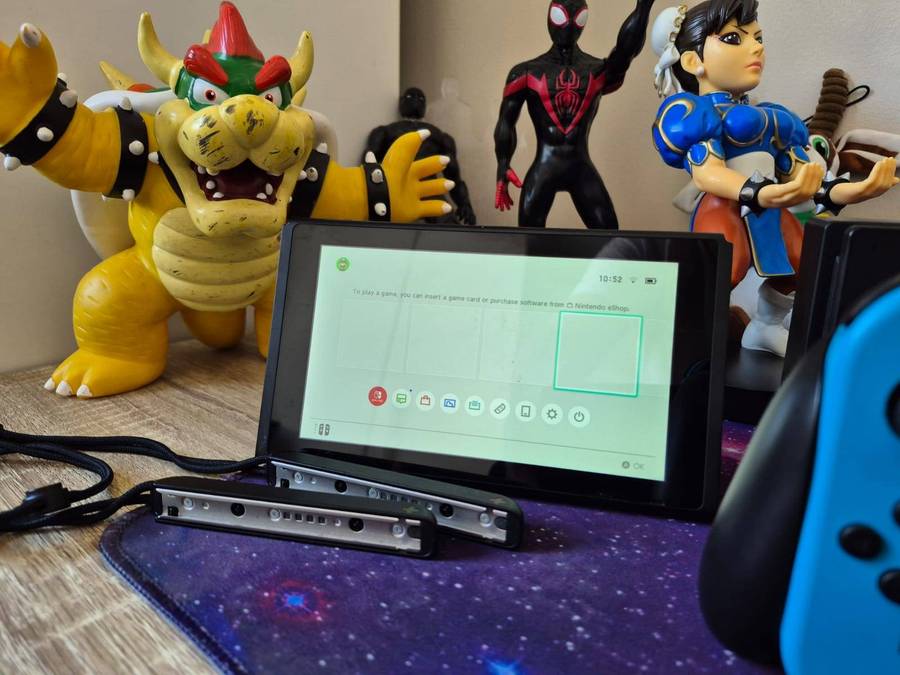 Nintendo Switch V2, Complete Set (Pre-owned)