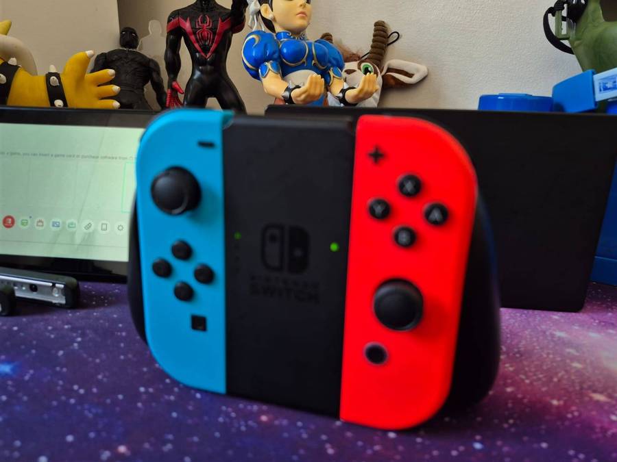 Nintendo Switch V2, Complete Set (Pre-owned)