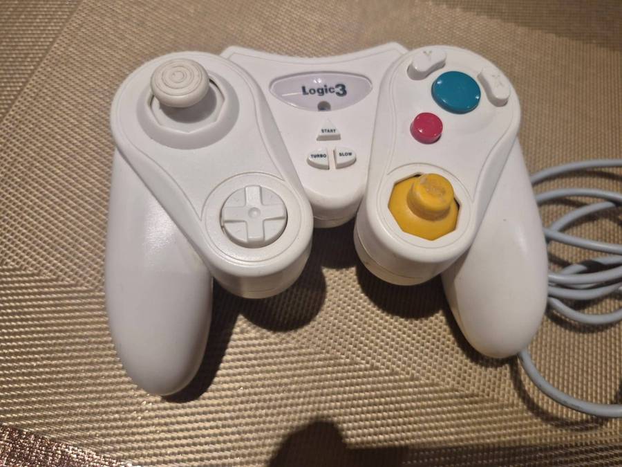 Logitech Nintendo GameCube Controller  White (Pre-Owned)