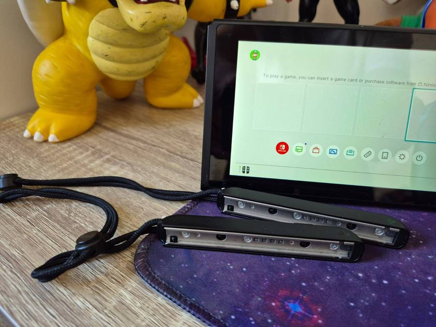 Nintendo Switch V2, Complete Set (Pre-owned)