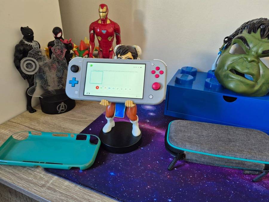 Nintendo Switch Lite 32GB  Zacian & Zamazenta Edition (Pre-owned)