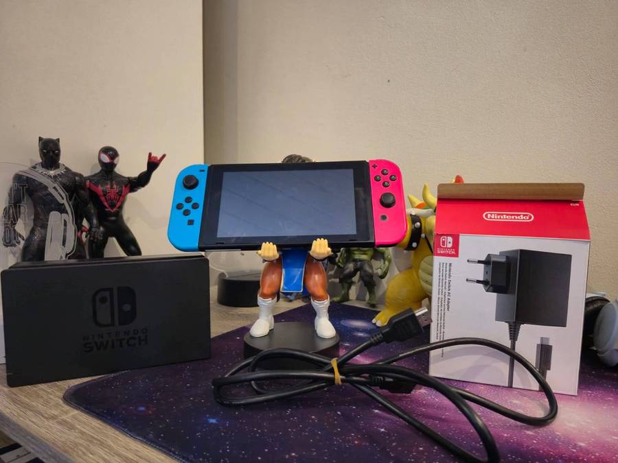 Nintendo Switch V1 XAJ4004 (Pre-owned)