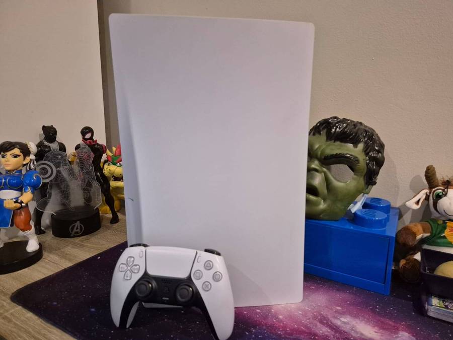 PS5 825GB Disc Console, 1 Controller, All Cables (Pre-owned)