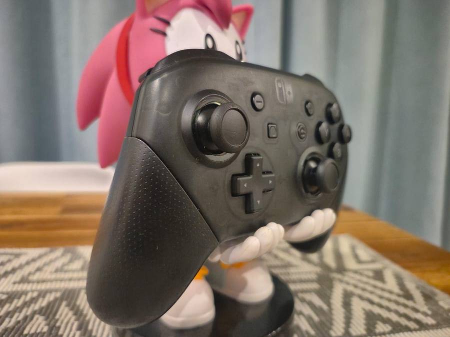 Nintendo Switch Pro Controller (Pre-owned)