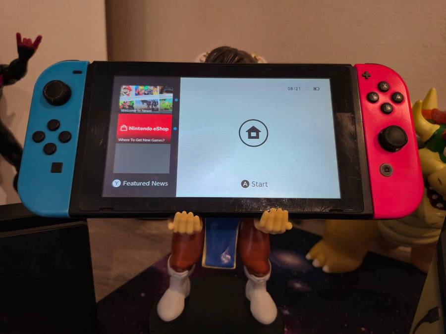 Nintendo Switch V1 XAJ4004 (Pre-owned)