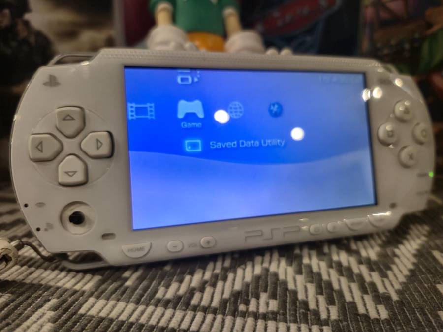 PSP 1000 Limited Edition White, 6 Games