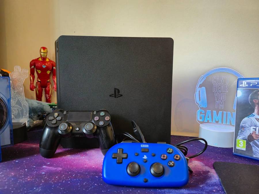 PS4 500GB Slimline, 2 Controllers, 4 Games (Pre-owned)