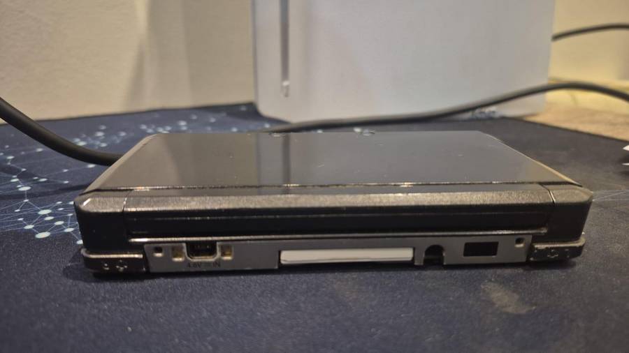 Nintendo 3DS Cosmo Black, 32GB SD Card, Custom Firmware