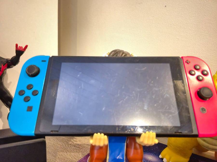 Nintendo Switch V1 XAJ4004 (Pre-owned)