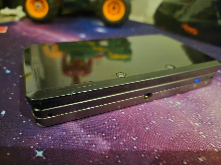 Nintendo 3DS Cosmo Black, 32GB SD Card, Custom Firmware